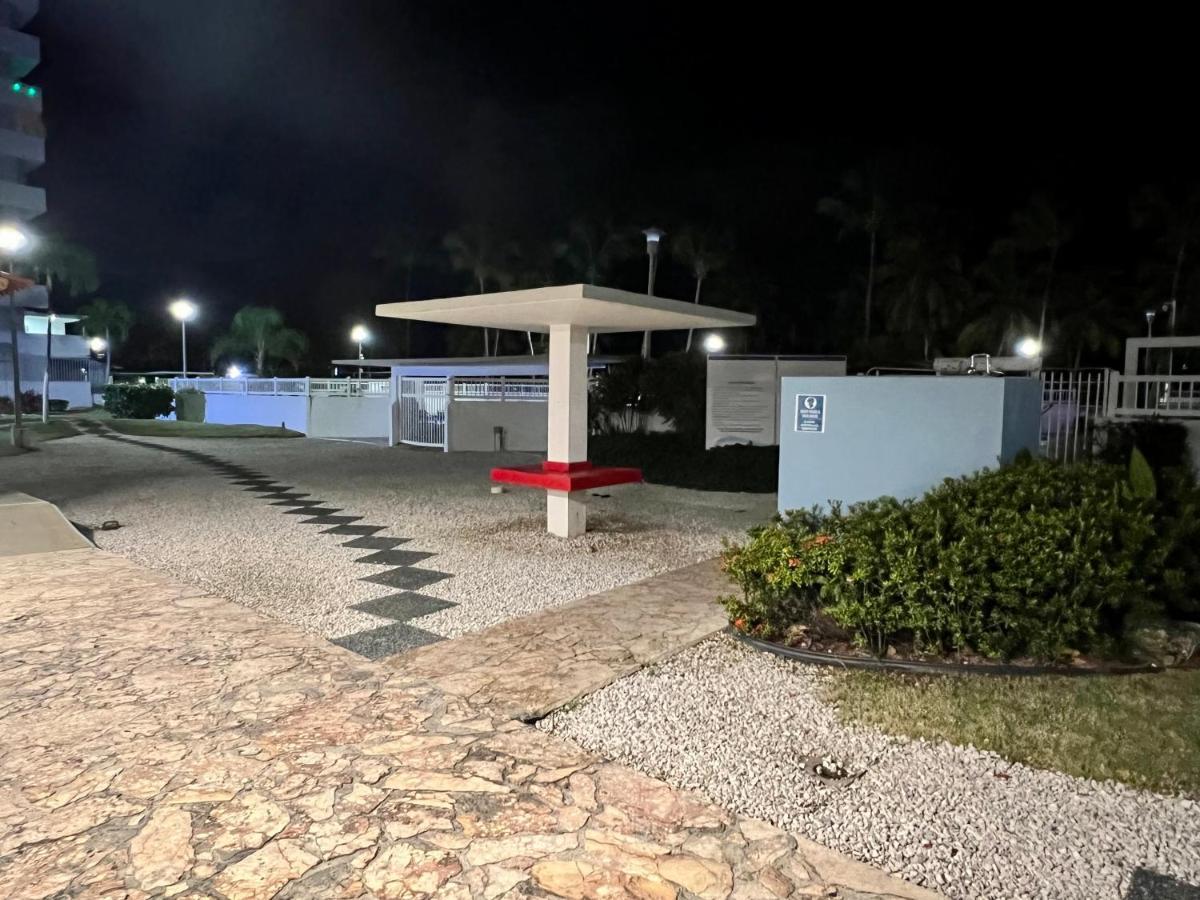 Hobie Oceanfront Apartment At Isla Verde San Juan Eksteriør billede